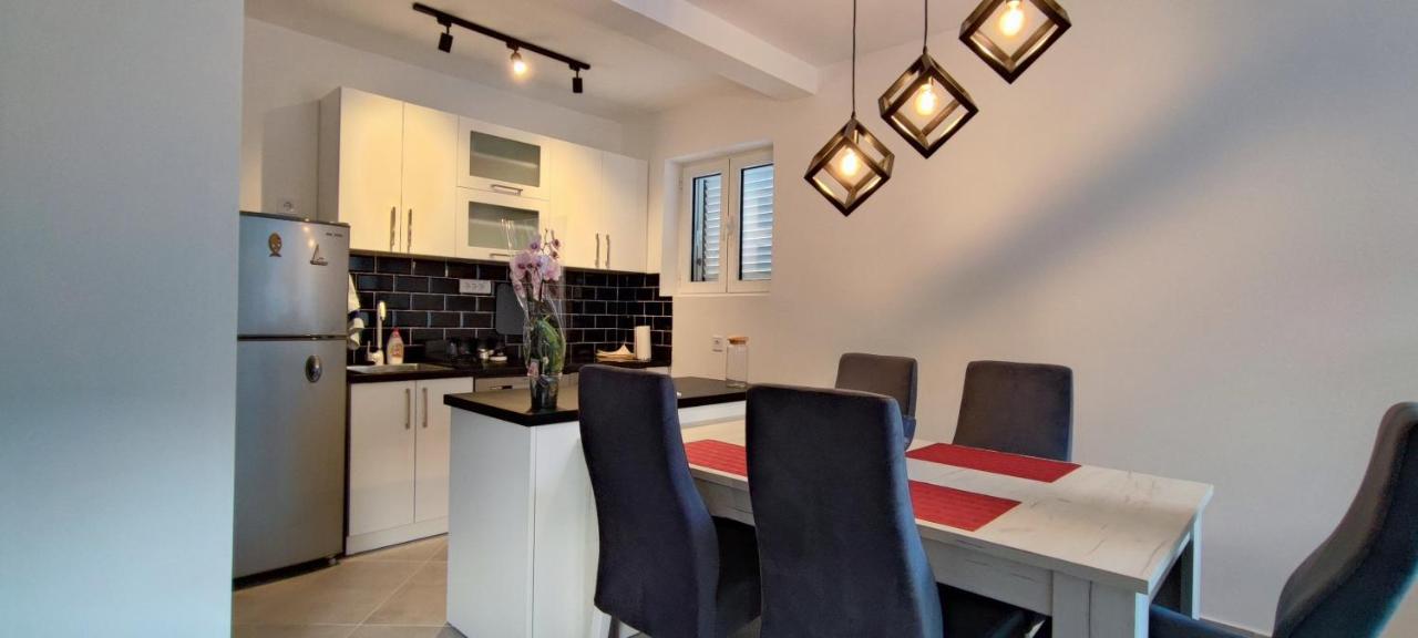 Ferienwohnung Apartman Lubarda Kotor Exterior foto